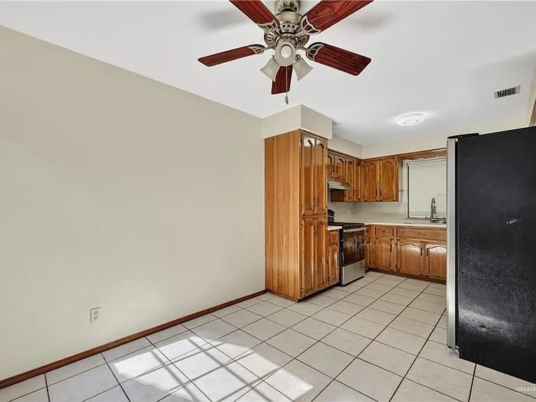 606 Silva Dr — Photo 4