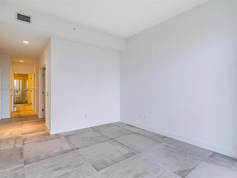 16385 Biscayne Blvd #4 — Photo 26