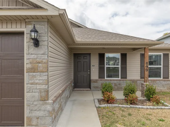 899 E Sparrow Cir, Fayetteville, AR 72701