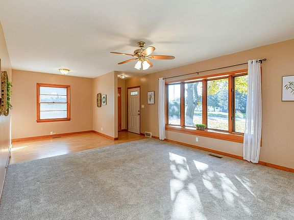 5th image of 1304 Rainbow Dr