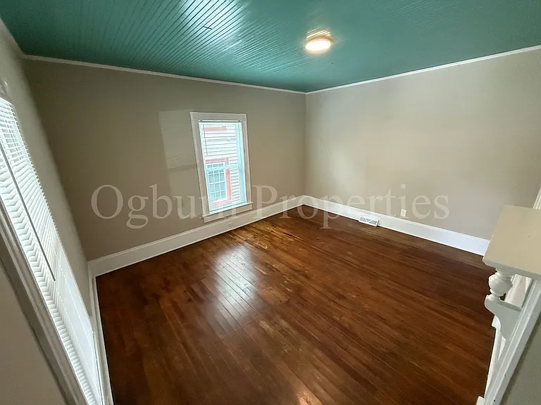 409 Granville Dr — Photo 6