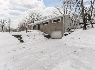 1221 Hertz Dr SE, Cedar Rapids, IA 52403