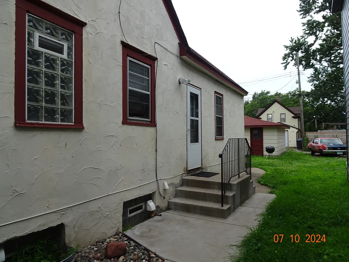 Building Photo - 13th Ave S