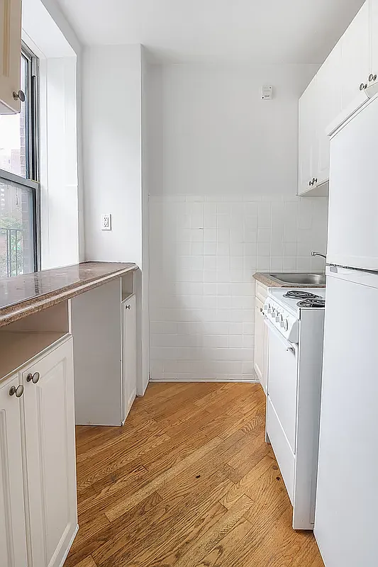352 East 19th Street — Photo 3