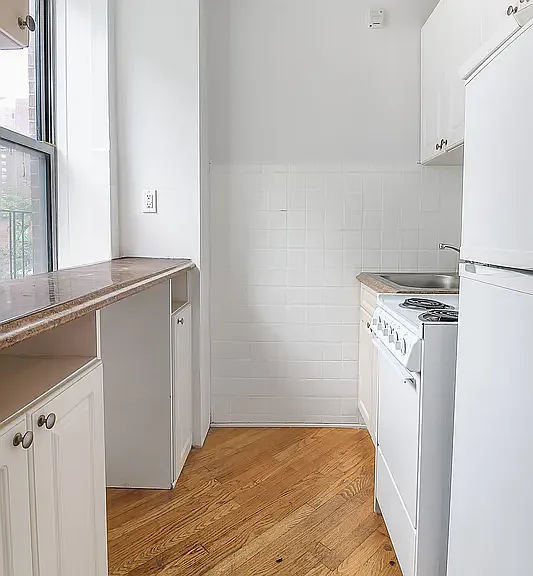 352 E 19th St #3F — Photo 3
