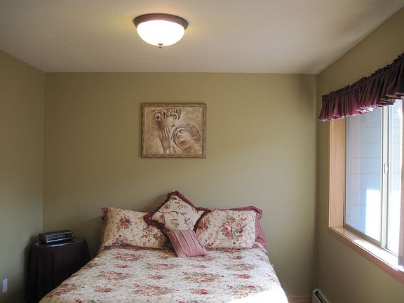 3rd image of 222 Crosscut Dr.
