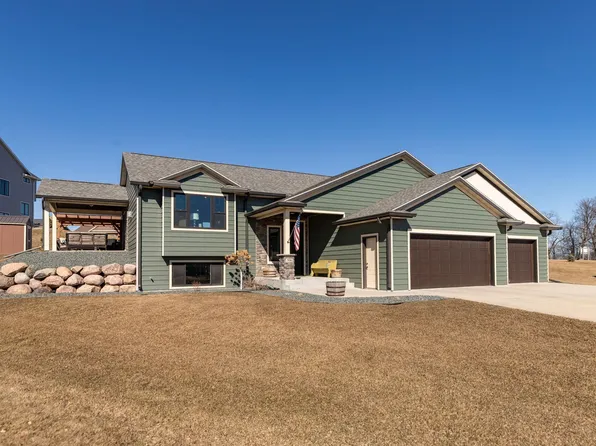 306 Sweetwater Ct, Saint Charles, MN 55972