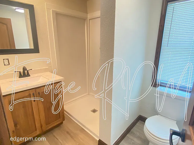 1028 Ansborough Ave — Photo 8