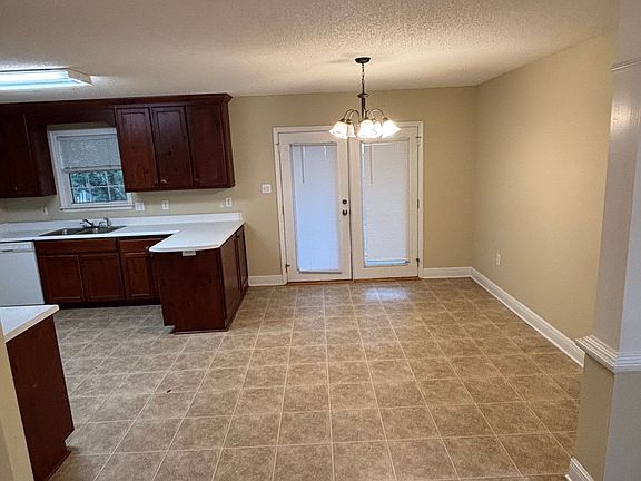 2nd image of 3140 Vanelle Dr