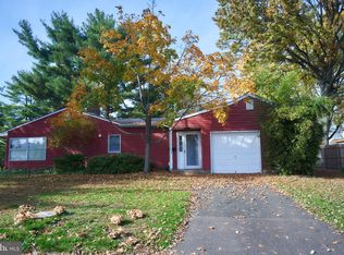 3 Pensive Ln, Levittown, PA 19054