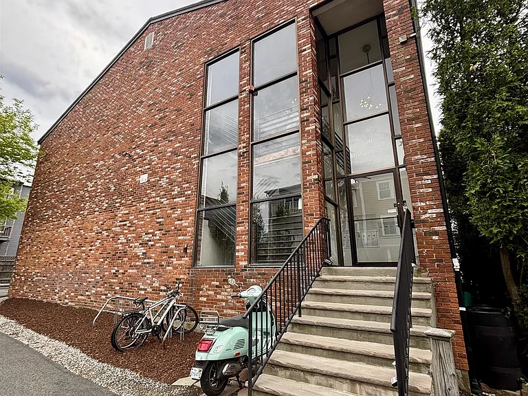 10 Roberts St #32 — Photo 16