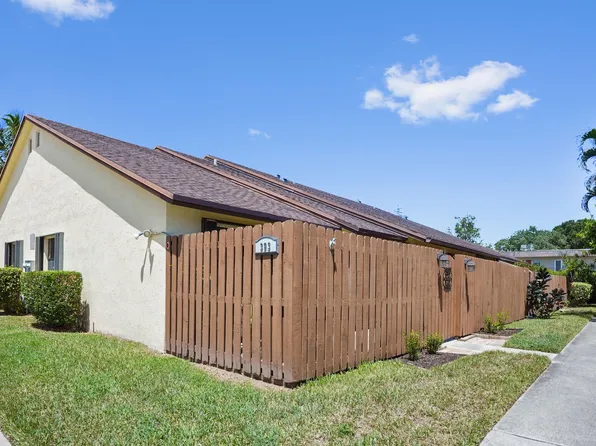 393 Springdale Circle, Palm Springs, FL 33461