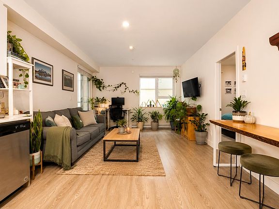 4th image of 37881 Cleveland Ave #302