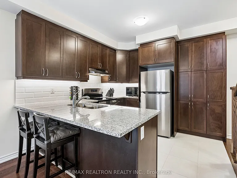 8 Thomas Frisby Jr Cres — Photo 17