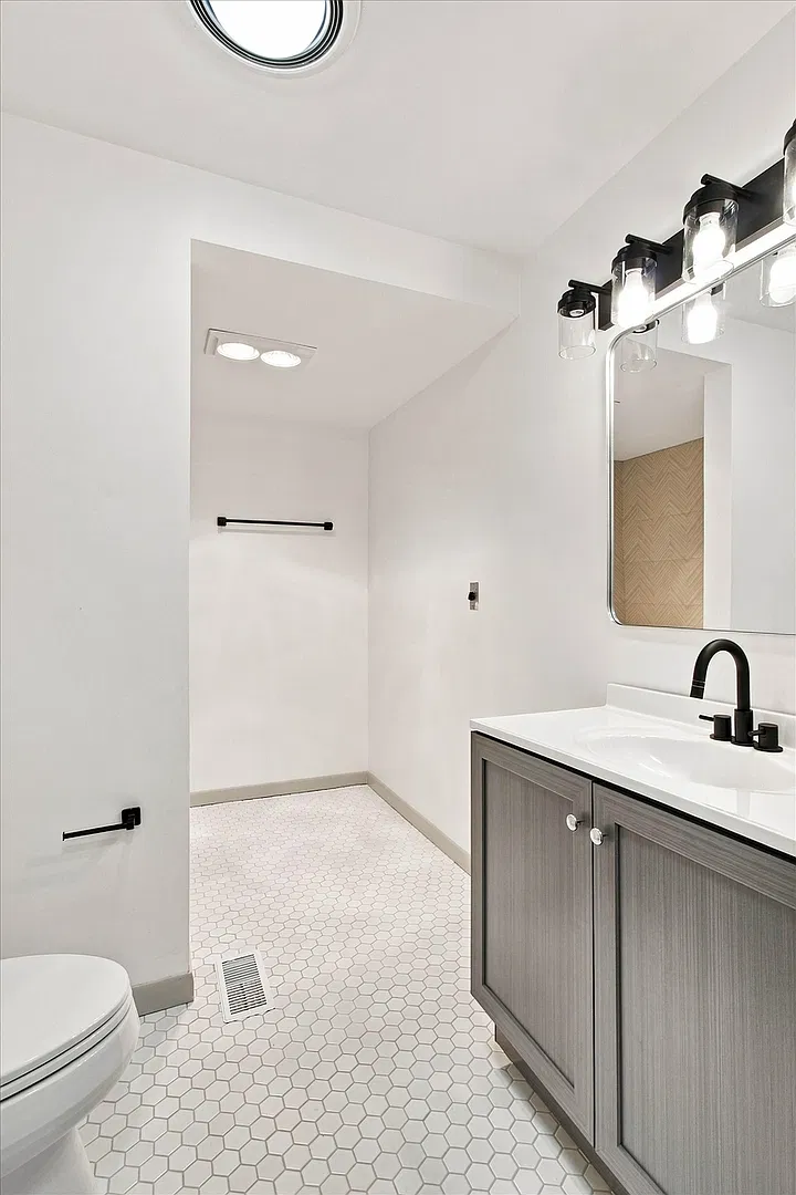 3 bed, 1269 sqft, $2,500 — Photo 3