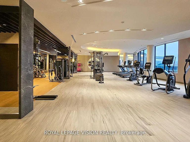 5105 Hurontario St #426 — Photo 26
