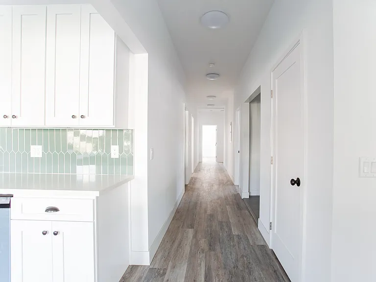 1158 W 37th St #5 — Photo 2