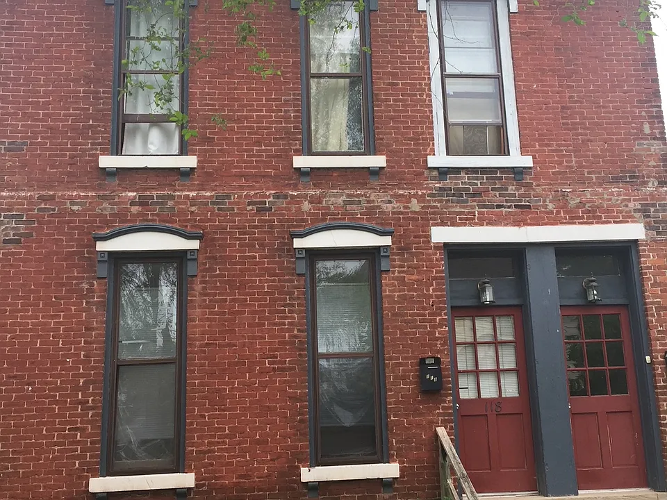 118 S 6th St