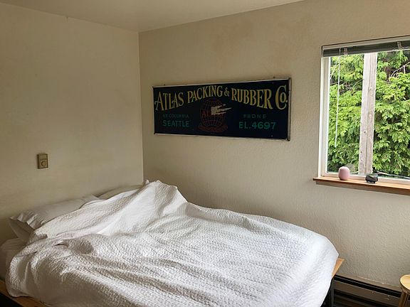 5th image of 5616 15th Ave NE APT 402