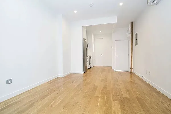 Rented by REAL New York | media 33