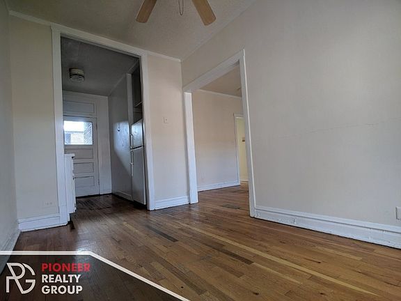 3rd image of 622 W Cornelia Ave #C630s3