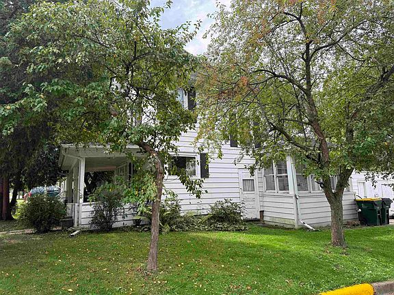 3rd image of 992 N Church St