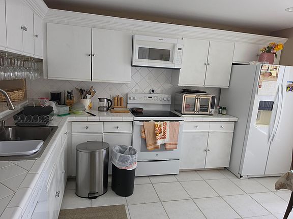 4th image of 5726 FOX HOLLOW Drive #G
