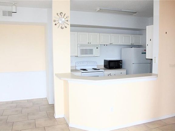 3rd image of 5542 Metrowest Blvd Unit 30