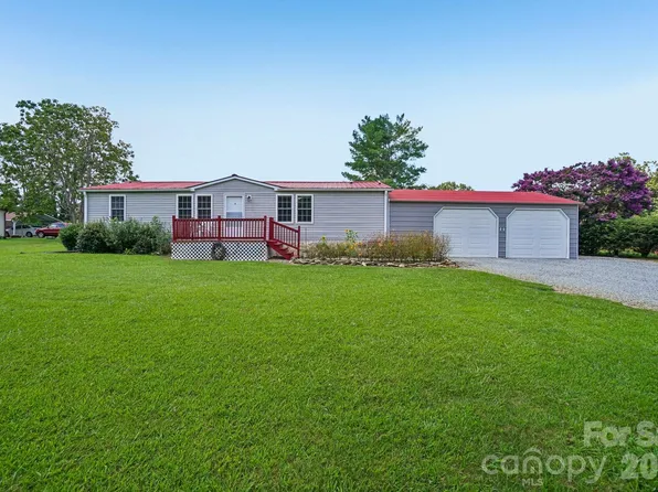 210 Leigh Anne Ln, Horse Shoe, NC 28742