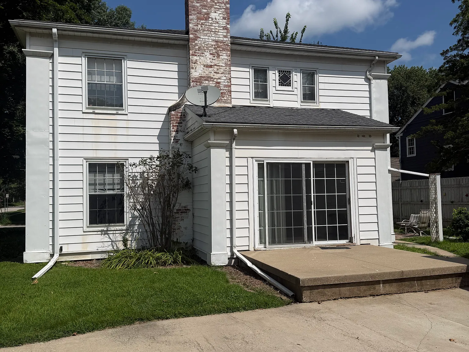 3 bed, 2000 sqft, $2,500 — Photo 2