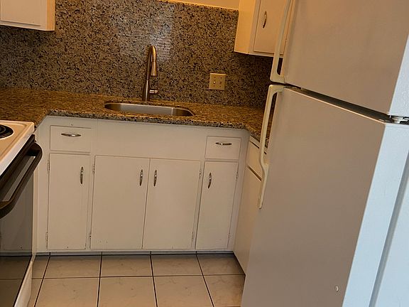 3rd image of 1650 Homestead Rd #2