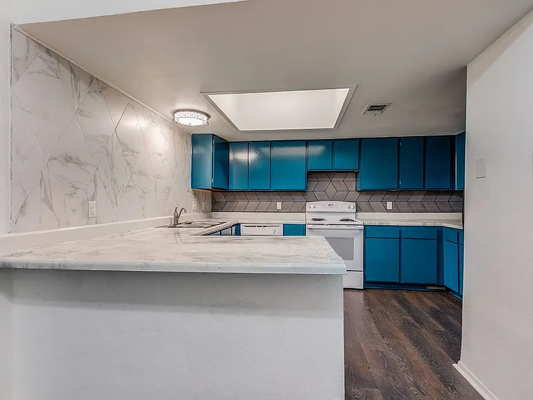 8123 Scottshill — Photo 11
