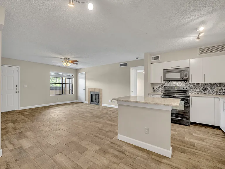 364 Northpointe Ct #206 — Photo 3