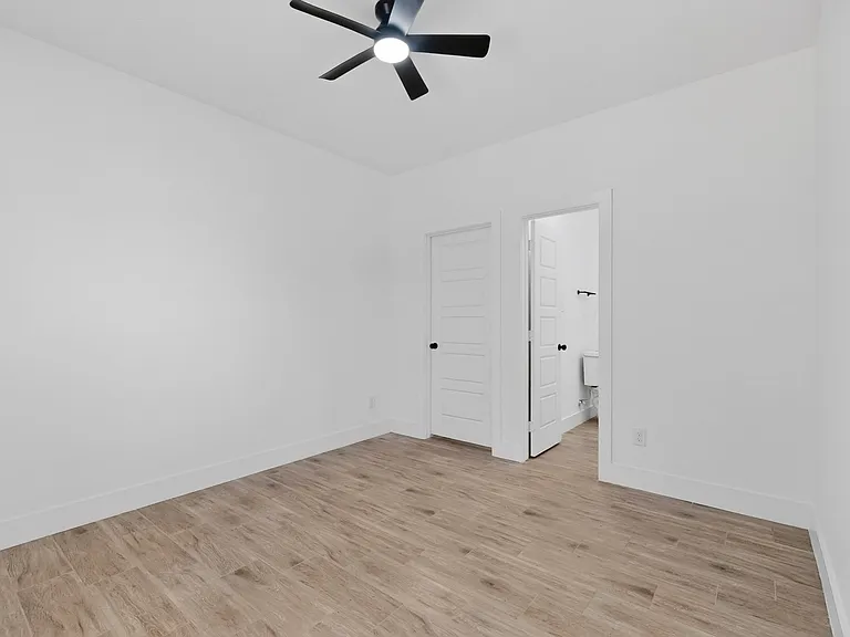 118 Mark St #A — Photo 17