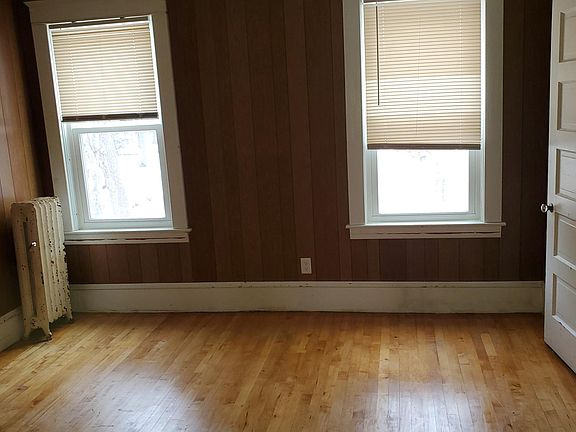 1st bedroom 2 closets