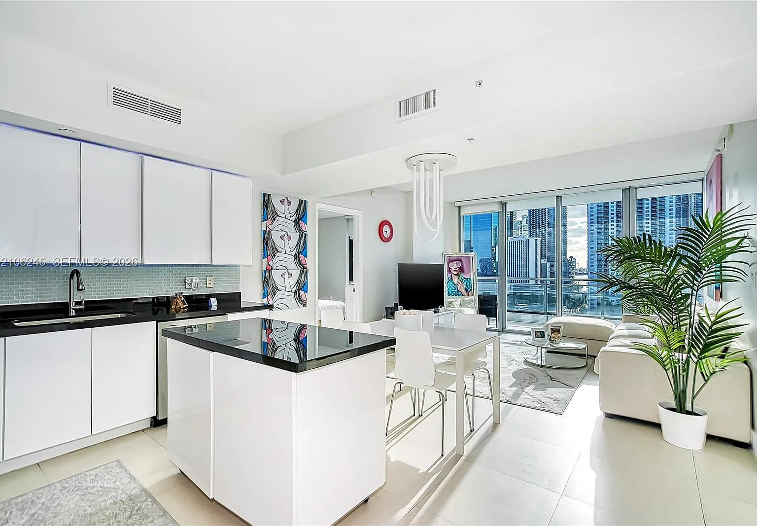Mint Condo — Photo 1