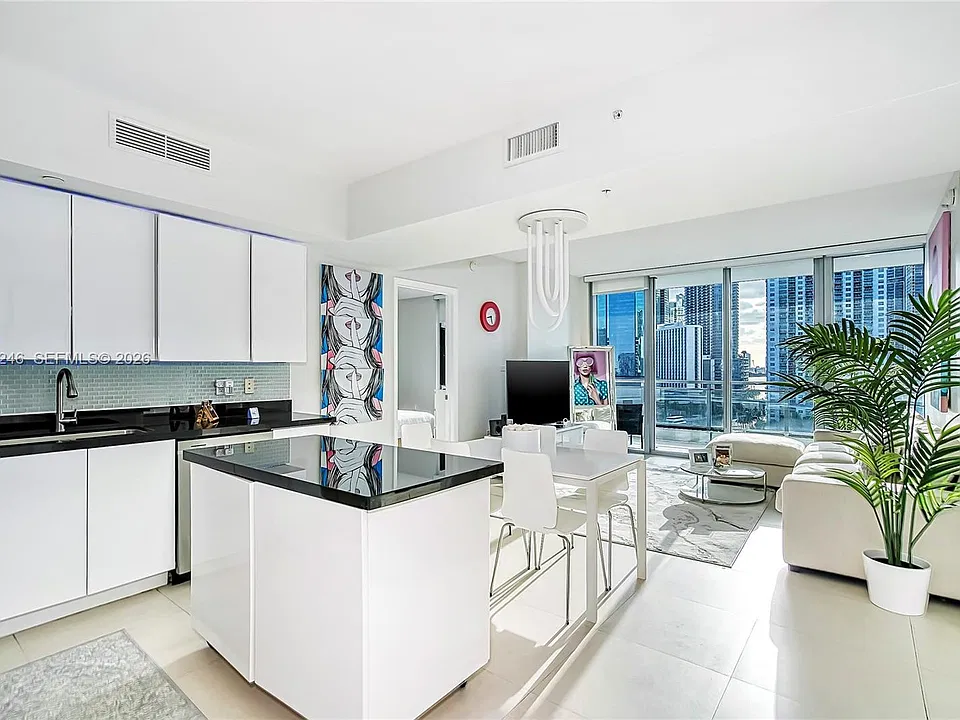 92 SW 3rd St #1511