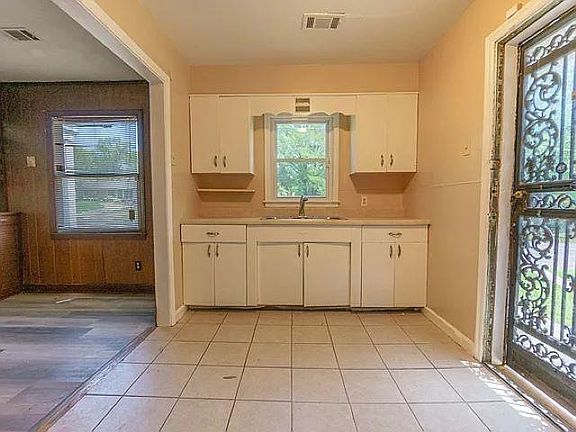 2nd image of 2061 Pendleton St