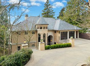 11601 Holmes Point Dr NE, Kirkland, WA 98034