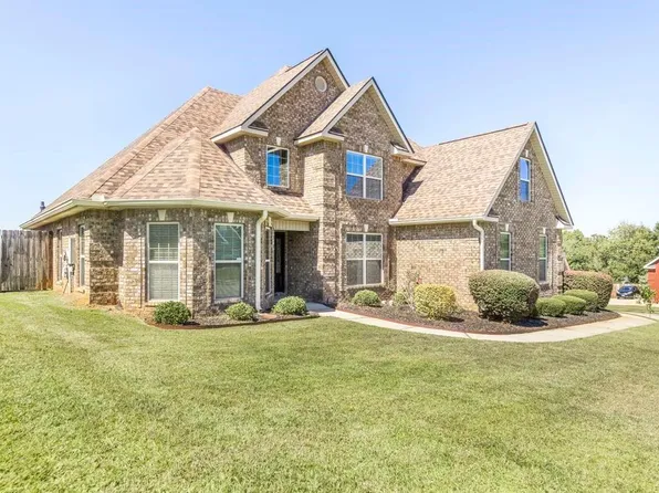 402 Charlotte Dr, Bonaire, GA 31005