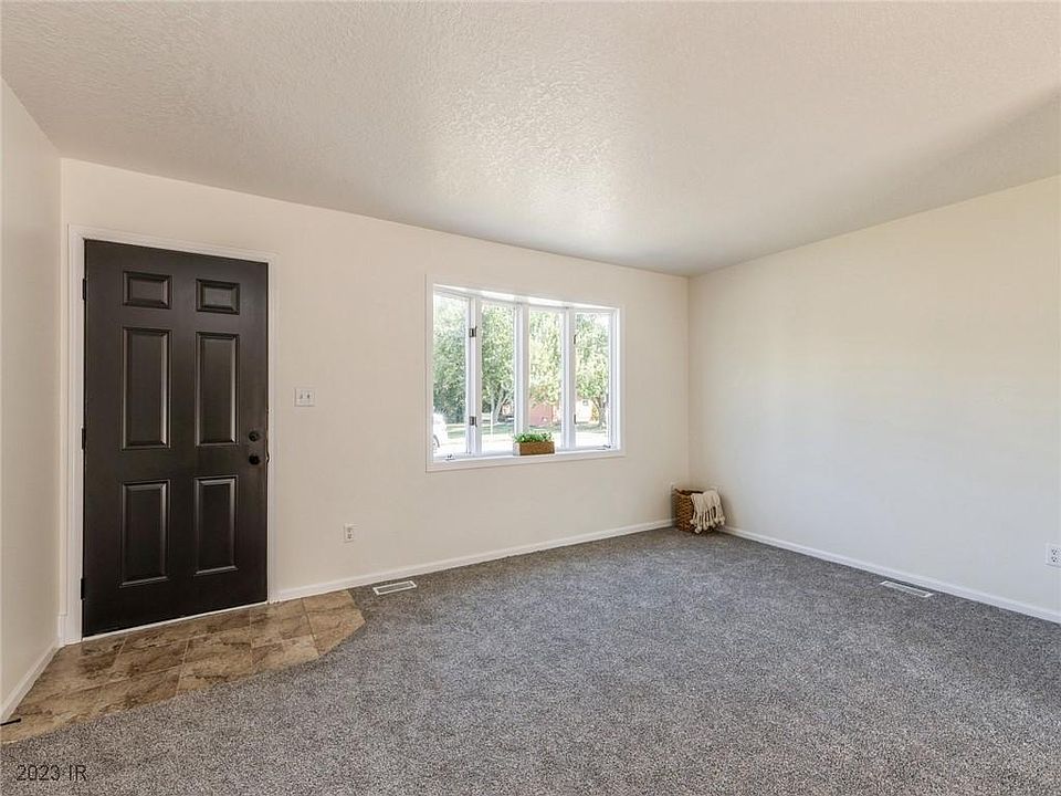 513 N North St, Indianola, IA 50125 Zillow