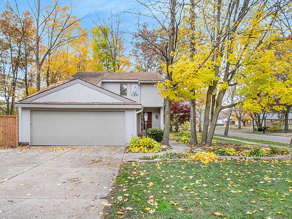 2nd image of 2665 Golfridge Dr SE