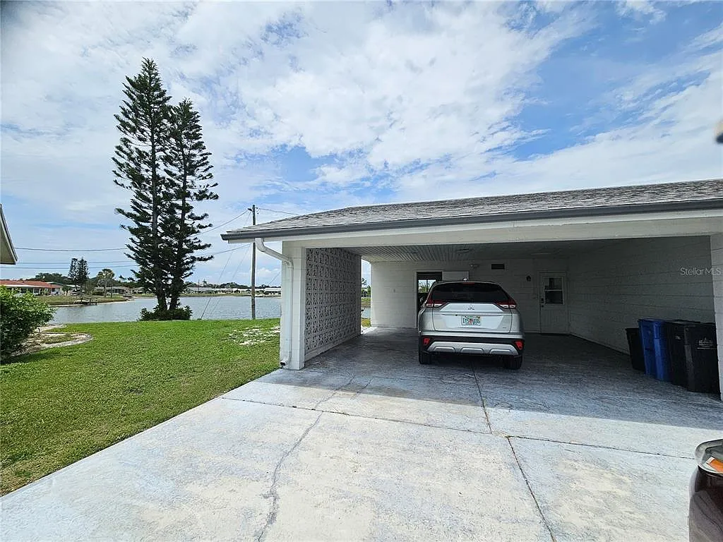 2 bed, 2.0 bath, 1550 sqft, $1,995 — Photo 2
