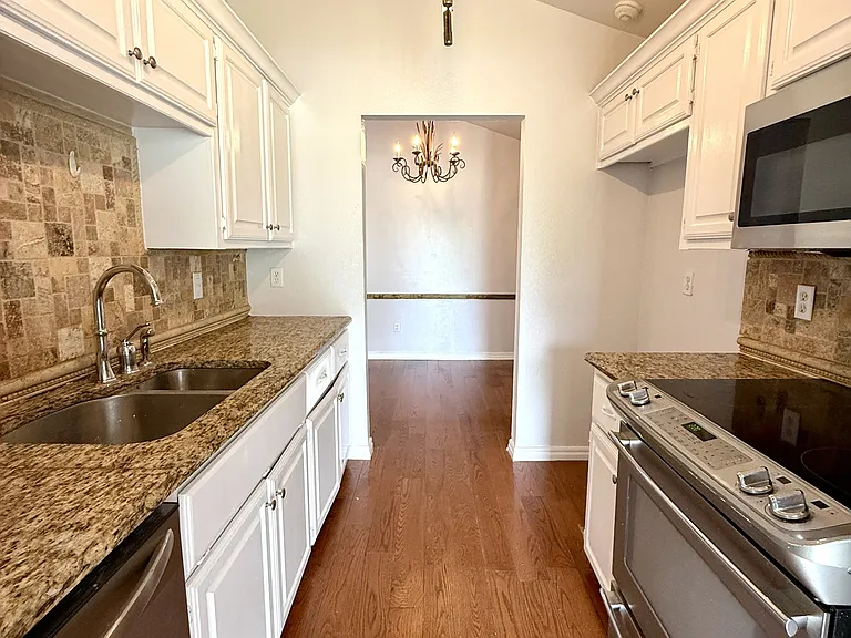 427 N Rockford Pl — Photo 4