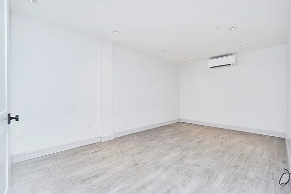 Rented by REAL New York | media 35