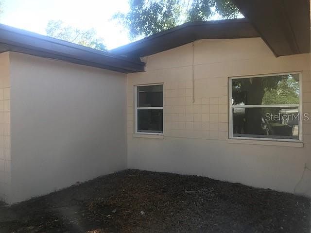 1st image of 222 N Saturn Ave