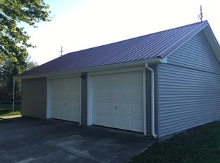 909 Walnut St, Greenfield, IL 62044