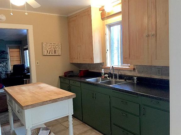 3rd image of 41890 Meadow Ln