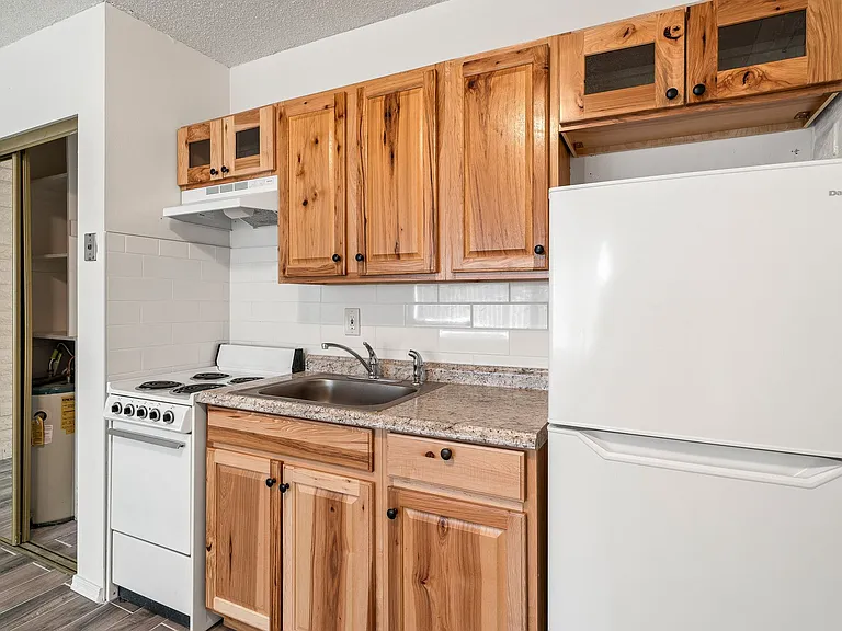 2565 N Park Ave — Photo 7