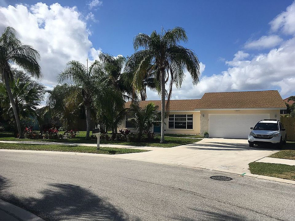 2nd image of 5 Chapel Cir